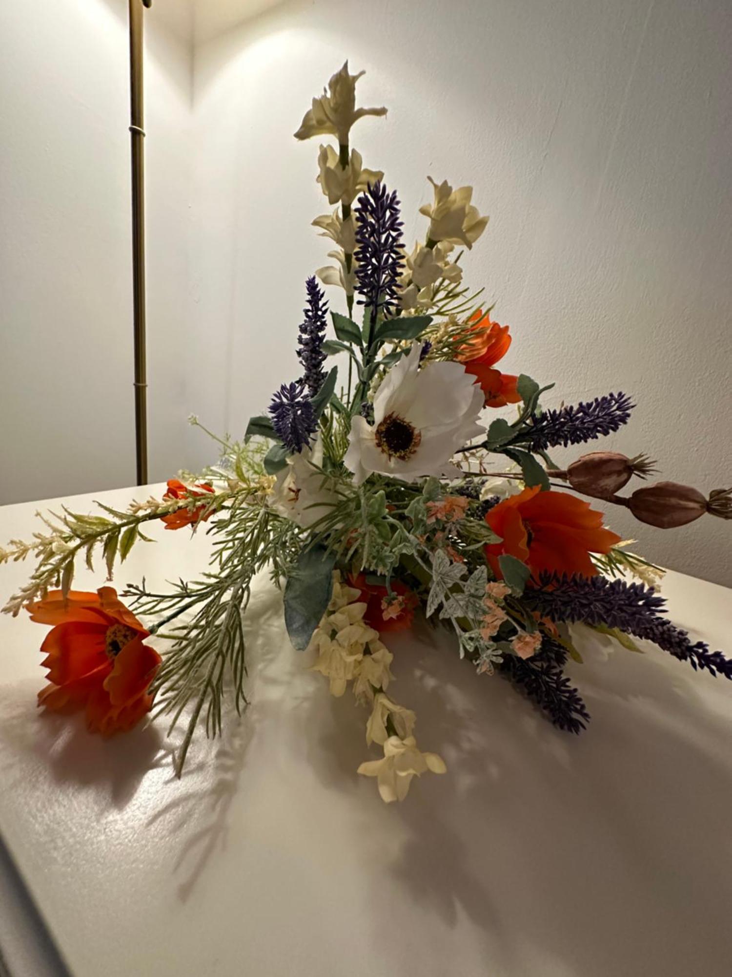 Flowers, A Cozy Suite In Milan Exterior photo
